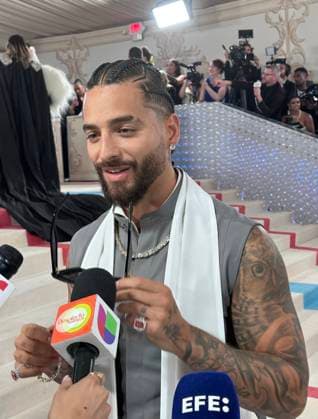 Colombian singer Maluma speaks to the media during the Met Gala 2023, in New York, USA, 01 May 2023. Met Gala in New York !ACHTUNG: NUR REDAKTIONELLE NUTZUNG!  Copyright: xOctavioxGuzmánx AME6120 20230502-7b76bbd10e5bad5c8e2dadbc81f1e8c89683a735