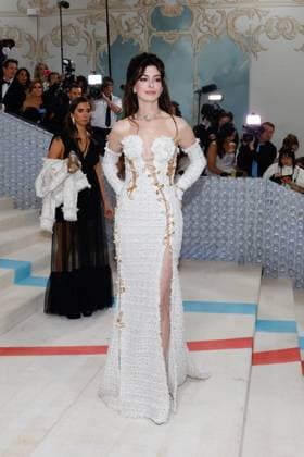 Anne Hathaway arrives on the red carpet for The Met Gala at The Metropolitan Museum of Art celebrating the opening of Karl Lagerfeld: A Line of Beauty in New York City on Monday, May 1, 2023.  NYP202305015066 JOHNxANGELILLO