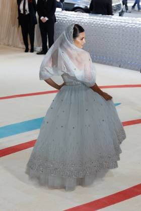 PenÃ lope Cruz arrives on the red carpet for The Met Gala at The Metropolitan Museum of Art celebrating the opening of Karl Lagerfeld: A Line of Beauty in New York City on Monday, May 1, 2023.  NYP2023050190038 JOHNxANGELILLO