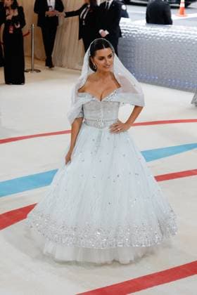 PenÃ lope Cruz arrives on the red carpet for The Met Gala at The Metropolitan Museum of Art celebrating the opening of Karl Lagerfeld: A Line of Beauty in New York City on Monday, May 1, 2023.  NYP2023050190039 JOHNxANGELILLO