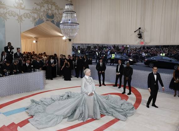 Entertainment Bilder des Tages Glenn Close arrives on the red carpet for The Met Gala at The Metropolitan Museum of Art celebrating the opening of Karl Lagerfeld: A Line of Beauty in New York City on Monday, May 1, 2023.  NYP2023050140027 JOHNxANGELILLO
