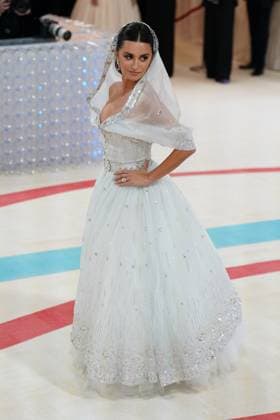 Penelope Cruz, wearing Chanel Couture at arrivals for Karl Lagerfeld: A Line of Beauty - The Costume Institute Met Gala - Part 1, The Metropolitan Museum of Art, New York, NY May 1, 2023. Photo By: Kristin Callahan Everett Collection at arrivals for Karl Lagerfeld: A Line of Beauty - The Costume Institute Met Gala - Part 1, The Metropolitan Museum of Art, New York, NY May 1, 2023. Photo By: Kristin Callahan Everett Collection PUBLICATIONXNOTxINxCANxCHNxFRAxITAxJPNxNORxPOLxRUSxESPxUKxUSA