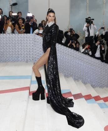 Kendall Jenner arrives on the red carpet for The Met Gala at The Metropolitan Museum of Art celebrating the opening of Karl Lagerfeld: A Line of Beauty in New York City on Monday, May 1, 2023.  NYP20230501121 JOHNxANGELILLO