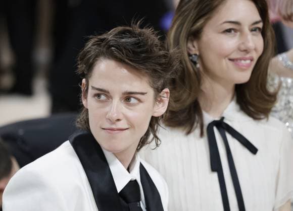 kristen Stewart arrives on the red carpet for The Met Gala at The Metropolitan Museum of Art celebrating the opening of Karl Lagerfeld: A Line of Beauty in New York City on Monday, May 1, 2023.  NYP20230501130 JOHNxANGELILLO