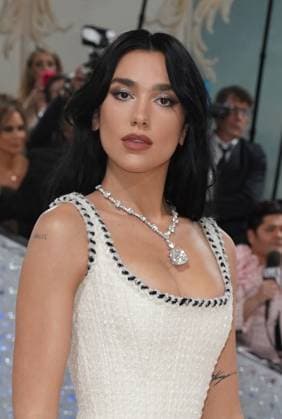 Dua Lipa, wearing Chanel Couture, Tiffany & Co. at arrivals for Karl Lagerfeld: A Line of Beauty - The Costume Institute Met Gala - Part 1, The Metropolitan Museum of Art, New York, NY May 1, 2023. Photo By: Kristin Callahan Everett Collection at arrivals for Karl Lagerfeld: A Line of Beauty - The Costume Institute Met Gala - Part 1, The Metropolitan Museum of Art, New York, NY May 1, 2023. Photo By: Kristin Callahan Everett Collection PUBLICATIONXNOTxINxCANxCHNxFRAxITAxJPNxNORxPOLxRUSxESPxUKxUSA