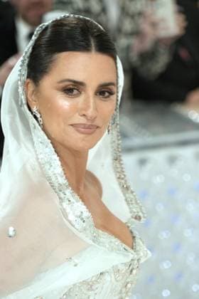 Arrivals for the 2023 Met Gala - Karl Lagerfeld: A Line Of Beauty at the Metropolitan Museum of Art. Featuring: Penelope Cruz Where: New York, New York, United States When: 01 May 2023 Credit: Jennifer Graylock INSTARimages **Jennifer Graylock-Graylock.com** Copyright: xJenniferxGraylock-Graylock.comx 52672116 EDITORIAL USE ONLY. NOT FOR USE BY NEWSPAPERS BASED IN THE UK.