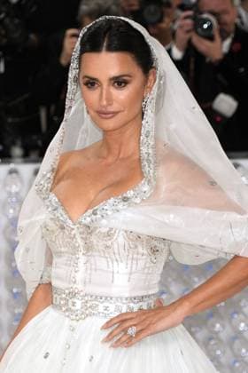 Arrivals for the 2023 Met Gala - Karl Lagerfeld: A Line Of Beauty at the Metropolitan Museum of Art. Featuring: Penelope Cruz Where: New York, New York, United States When: 01 May 2023 Credit: Jennifer Graylock INSTARimages **Jennifer Graylock-Graylock.com** Copyright: xJenniferxGraylock-Graylock.comx 52672120 EDITORIAL USE ONLY. NOT FOR USE BY NEWSPAPERS BASED IN THE UK.