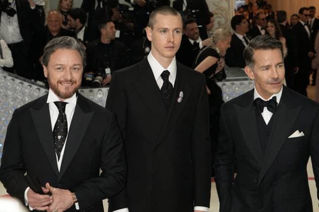 Arrivals for the 2023 Met Gala - Karl Lagerfeld: A Line Of Beauty at the Metropolitan Museum of Art. Featuring: James McAvoy, Harris Dickinson, Simon Holloway Where: New York, New York, United States When: 01 May 2023 Credit: Jennifer Graylock INSTARimages **Jennifer Graylock-Graylock.com** Copyright: xJenniferxGraylock-Graylock.comx 52672139 EDITORIAL USE ONLY. NOT FOR USE BY NEWSPAPERS BASED IN THE UK.