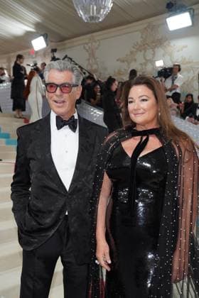 Pierce Brosnan, Keely Shaye Smith at arrivals for Karl Lagerfeld: A Line of Beauty - The Costume Institute Met Gala - Part 2, The Metropolitan Museum of Art, New York, NY May 1, 2023. Photo By: Kristin Callahan Everett Collection at arrivals for Karl Lagerfeld: A Line of Beauty - The Costume Institute Met Gala - Part 2, The Metropolitan Museum of Art, New York, NY May 1, 2023. Photo By: Kristin Callahan Everett Collection PUBLICATIONXNOTxINxCANxCHNxFRAxITAxJPNxNORxPOLxRUSxESPxUKxUSA