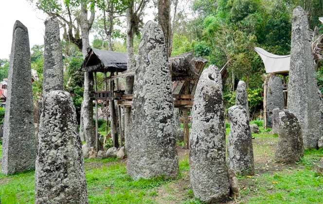IMAGO Cultures of the world, Toraja Volk in Indonesien Traditional family burial site in Tana Toraja, sulawasi, indonesia Copyright: xalbertoxrigamontix xDesignxPicsx , 30701742 Copyright: albertoxrigamontix xDesignxPics 30701742