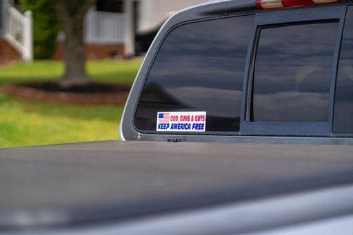 RECORD DATE NOT STATED A pro 2nd Amendment sticker on the back window of a pickup truck *** einer pro 2te Novellierung Aufkleber am der Rücken Fenster des einer Tonabnehmer LKW 3503455