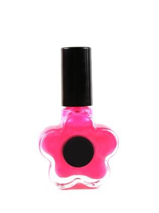 IMAGO Creative, Lifestyle, Barbiecore Pink nail polish isolated on white. Black circle has room for text. Copyright: xGinaxSmithx xDesignxPicsx , 30731436 Copyright: 30731436