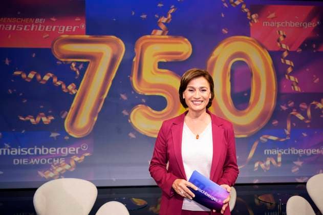 Bilder des Jahres 2023, Entertainment 05 Mai Entertainment Themen der Woche KW18 Entertainment Bilder des Tages Sandra Maischberger in der 750. Sendung der ARD-Talkshow maischberger im Studio Berlin Adlershof. Berlin, 02.05.2023 *** Sandra Maischberger in the 750 broadcast of the ARD talk show maischberger in the studio Berlin Adlershof Berlin, 02 05 2023 Foto:xT.xBartillax xFuturexImage