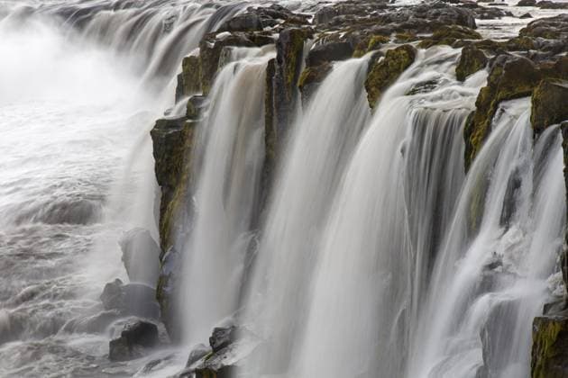 Creative Highlights World SelfossWasserfall am Fluss Jökulsá á Fjöllum in der Jökulsárgljúfur Schlucht im Winter, Nordregion in Island *** SelfossWaterfall on River Jökulsá á Fjöllum in the Jökulsárgljúfur Gorge at Winter, Northern Region in Iceland Copyright: imageBROKER/alimdix/xArterra ibltsm09213767.jpg