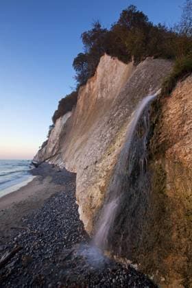Creative Highlights World Wasserfall am Kieler Bach, Nationalpark Jasmund, Insel Rügen, Mecklenburg-Vorpommern, Deutschland, Europa *** Waterfall on Kieler Bach, National Park Jasmund, Island Rügen, Mecklenburg Western Pomerania, Germany, Europe Copyright: imageBROKER/alimdix/xArterra ibltsm09215943.jpg