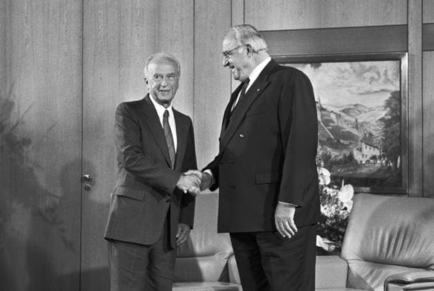 Deutschland, Bonn, 14.09.1992 Archiv.: 36-38-10 Besuch des israelischen Premierminister Foto: Bundeskanzler Helmut Kohl und Premierminister Itzhak Rabin Besuch des israelischen Premierminister *** Germany, Bonn, 14 09 1992 Archive 36 38 10 Visit of Israeli Prime Minister Photo Federal Chancellor Helmut Kohl and Prime Minister Itzhak Rabin Visit of Israeli Prime Minister