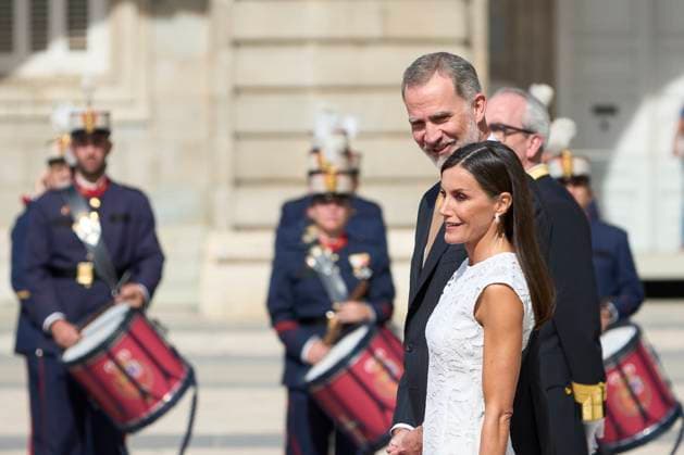 Entertainment Themen der Woche KW18 Entertainment Bilder des Tages 03-05-2023 Lowerhouse Queen Letizia and King Felipe with the president of Colombia, Gustavo Francisco Petro and Veronica Alcocer during the welcome ceremony outside the Lower house in Madrid on the 1st day of the statevisit to Spain. No Spain Â  Copyright: xPPEx