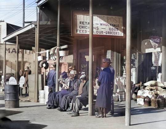 Sidewalk Scene, Selma, Alabama, USA, Walker Evans, December 1935  Copyright: xCircaxImagesx ghi-circa11634