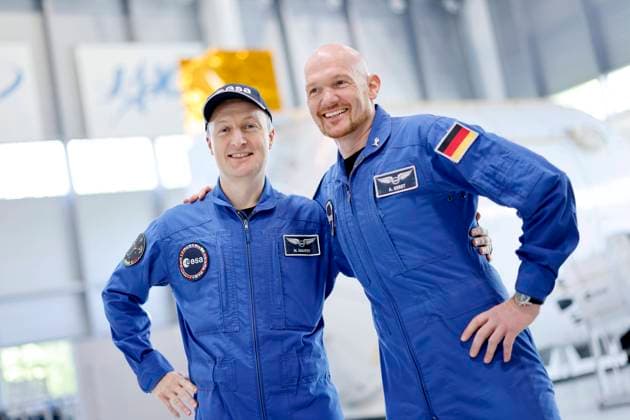 Bilder des Jahres 2023, News 05 Mai News Themen der Woche KW18 News Bilder des Tages Die Astronauten Matthias Maurer (GER) und Alexander Gerst (GER) stehen im Europäischen Astronautenzentrum (EAC) der ESA bei der Vorstellung der angehenden Astronautinnen und Astronauten. Diese treten ihren Dienst im Europäischen Astronautenzentrum an und durchlaufen Trainings gemäß den Vorgaben der Partner der Internationalen Raumstation ISS. Köln, 03.05.2023 NRW Deutschland *** Astronauts Matthias Maurer GER and Alexander Gerst GER stand at ESAs European Astronaut Center EAC during the presentation of the prospective astronauts These enter their service at the European Astronaut Center and undergo training in accordance with the specifications of the partners of the International Space Station ISS Cologne, 03 05 2023 NRW Germany Copyright: xChristophxHardtx
