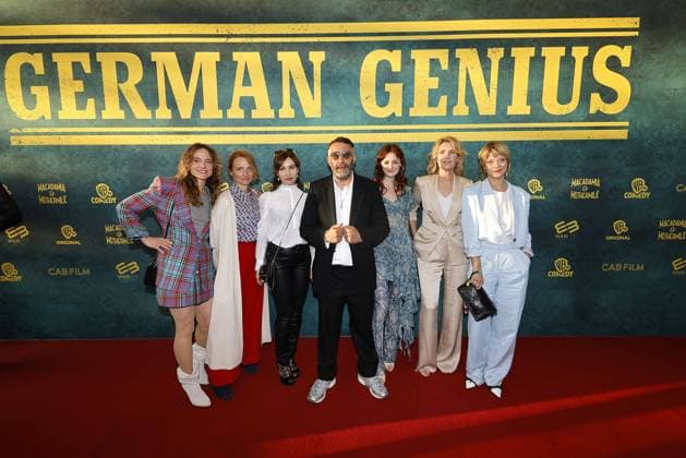 Bilder des Jahres 2023, Entertainment 05 Mai Entertainment Themen der Woche KW18 Entertainment Bilder des Tages Anne Ratte Polle, Christina Grosse, Kathrin Angerer, Kida Khodr Ramadan, Lea van Acken, Maria Furtwaengler und Heike Makatsch bei der German Genius Film Premiere am 3.05.2023 in Berlin German Genius Filmpremiere in Berlin *** Anne Ratte Polle, Christina Grosse, Kathrin Angerer, Kida Khodr Ramadan, Lea van Acken, Maria Furtwaengler and Heike Makatsch at the German Genius Film Premiere on 3 05 2023 in Berlin German Genius Film Premiere in Berlin 