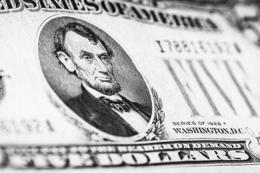 RECORD DATE NOT STATED A closeup shot of a portrait of Abraham Lincoln on five US dollar note *** einer closeupe erschossen des einer Porträt des Abraham Lincoln am fünf uns dollar Hinweis 3659421