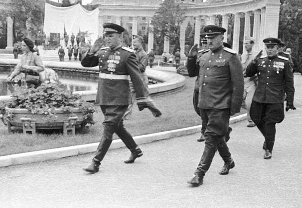 PETROV GUSEV 61504 19.08.1945 Army General Ivan Petrov (left) and Colonel-General Dmitry Gusev (right) at unveiling the monument to Soviet soldiers in Vienna. Vladimir Sputnik Vienna Austria  Copyright: xVladimirx