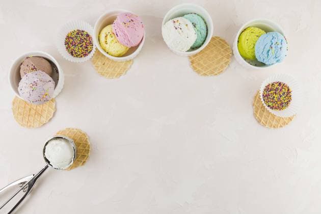  Eiskremkugeln Waffeln *** Ice cream scoops Waffles Copyright: imageBROKER/OleksandrxLatkun iblole08510349.jpg