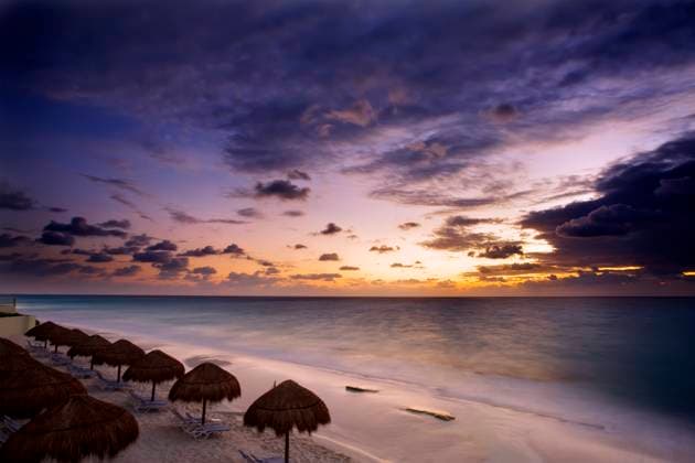 Sunrise along the white sand beaches of Cancun on the Yucatan Peninsula in Quintana Roo Mexico Copyright: xDavidxDavisx xDesignxPicsx , 30771624 Copyright: DavidxDavisx xDesignxPics 30771624
