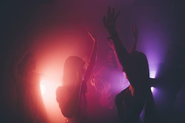  Club der tanzenden Menschen *** Club the dancing People Copyright: imageBROKER/OleksandrxLatkun ibxole08509253.jpg