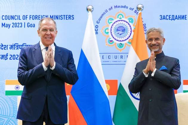 News Themen der Woche KW18 News Bilder des Tages Indien, AuÃŸenminister Subrahmanyam Jaishankar empfÃ¤ngt Sergei Lawrow in Panaji INDIA, PANAJI - MAY 4, 2023: Russia s Foreign Minister Sergei Lavrov (L) and India s External Affairs Minister Subrahmanyam Jaishankar during a meeting at the Taj Exotica hotel. Russian Foreign Ministry Press Service TASS  58846266