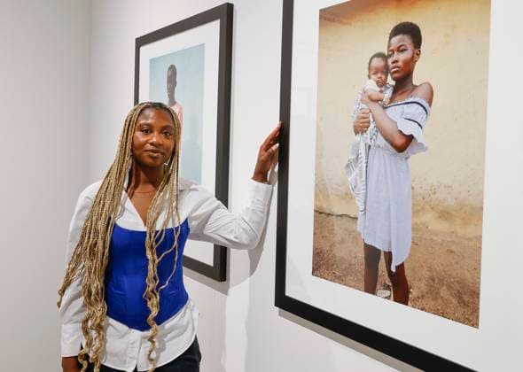 Fuer die beste Nachwuchsarbeit des Felix Schoeller Photo Awards wurde die ghanaisch-deutsche Fotografin Lisa Marie Asubonteng (25) am 04.05.2023 in Osnabrueck ausgezeichnet. Sie hat Frauen und Maedchen in Ghana portraetiert, die sexuelle Gewalt erfahren haben. Die mit jeweils 5.000 Euro dotierten Preise des 6. Felix Schoeller Photo Awards wurde in den vier Kategorien Fotojournalismus, Nachhaltigkeit, Portraet und Beste Nachwuchsarbeit vergeben. (Siehe epd-Meldung vom 04.05.2023) EDITORIAL USE ONLY