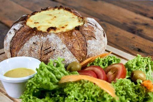 RECORD DATE NOT STATED A selective focus shot of peasant bread stuffed with meat covered with cheese and salad on the side *** einer selektive Fokus erschossen des bäuerlicher Brot ausgestopft mit Fleisch Gedeckter mit Käse und Salat am der Bordwand 3788287