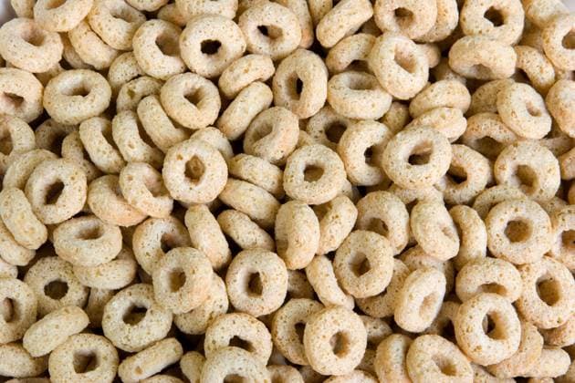 Toasted oats breakfast cereal up close, for a background image. Copyright: xJamesxKnopfx xDesignxPicsx , 30790200 Copyright: JamesxKnopfx xDesignxPics 30790200