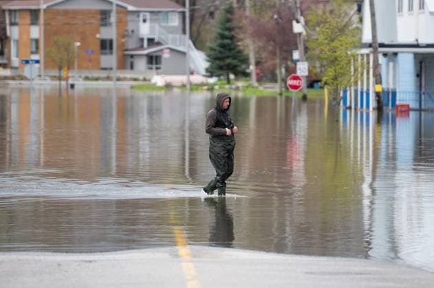 May 4, 2023, Gatineau, PQ, Canada: A resident makes their way through flood waters in the Gatineau region of Gatineau, Que. on Thursday, May 4, 2023. Flood warnings are in effect for the national capital region following significant rainfall and increased water runoff. Gatineau Canada  - ZUMAc35_ 20230504_zaf_c35_138 Copyright: xSpencerxColbyx