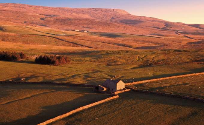 yorkshire dales national park catrigg uk gb Copyright: xdavidxhughesx xDesignxPicsx , 30812153 Copyright: JuliaxSaponovax xDesignxPics 30812153