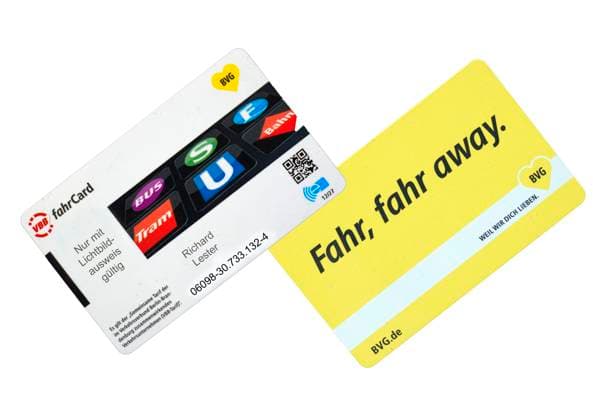 Monatskarte, VBB und BVG FahrCard mit QR Code, DeutschlandCard und Rückseite Copyright: imageBROKER SiegraxAsmoel iblasm09239535.jpg