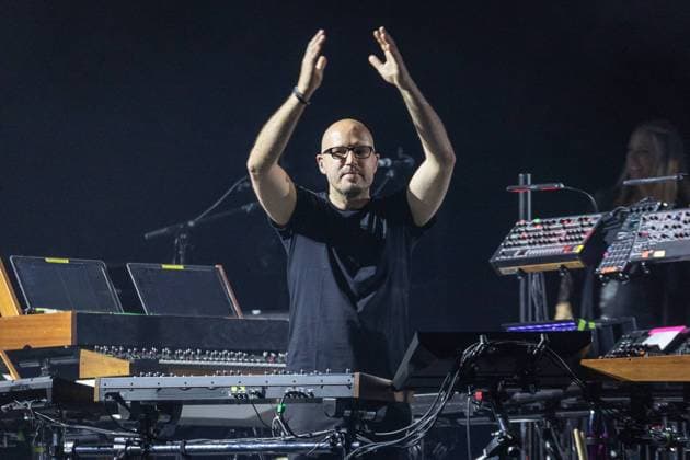 Bilder des Jahres 2023, Entertainment 05 Mai Entertainment Themen der Woche KW18 Entertainment Bilder des Tages Schiller, Illuminate Tour, Live in Köln, 5.5.2023 Schiller alias Christopher von Deylen bei seinem Auftritt in der Kölner Lanxess Arena im Rahmen seiner Illuminate Tour 2023 Köln Lanxess Arena NRW Deutschland *** Schiller, Illuminate Tour, Live in Cologne, 5 5 2023 Schiller aka Christopher von Deylen performing at the Cologne Lanxess Arena as part of his Illuminate Tour 2023 Cologne Lanxess Arena NRW Germany Copyright: xBEAUTIFULxSPORTS Derixx