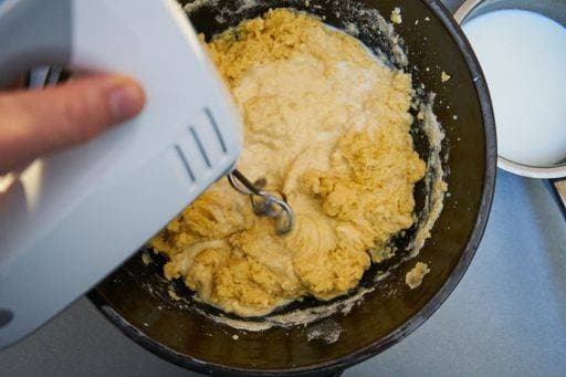 RECORD DATE NOT STATED Making of traditional Czech Chritmas cake *** machend des traditionelle Tschechische Chritmas Kuchen 3930460