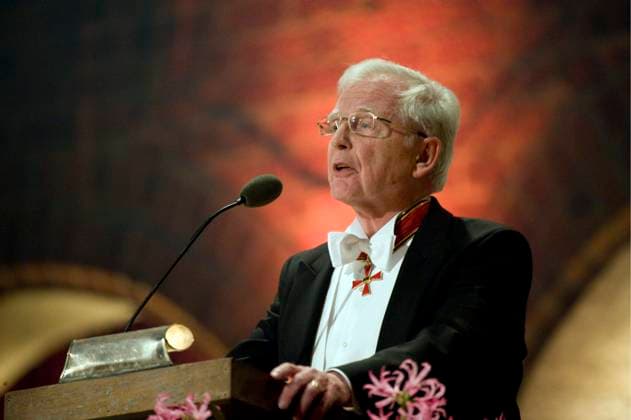 STOCKHOLM 20081210 The 2008 Nobel Prize winner in physiology or medicine, German scientist Harald zur Hausen givng a speech at the Nobel Banquet 2008 at the City Hall in Stockholm. STOCKHOLM SVERIGE x10060x *** STOCKHOLM 20081210 The 2008 Nobel Prize winner in physiology or medicine, German scientist Harald zur Hausen givng a speech at the Nobel Banquet 2008 at the City Hall in Stockholm STOCKHOLM SVERIGE x10060x  Copyright: xHenrikxMontgomeryx xTTx x NOBEL 2008 STADSHUSET