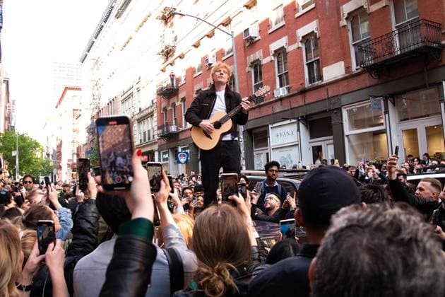 Entertainment Bilder des Tages Ed Sheeran performs outside at a pop up store in Soho. Featuring: Ed Sheeran Where: New York, New York, United States When: 05 May 2023 Credit: Janet Mayer startraksphoto.com Copyright: xJanetxMayer Startraksphoto.comx 52686112 EDITORIAL USE ONLY. NOT FOR USE BY NEWSPAPERS BASED IN THE UK.