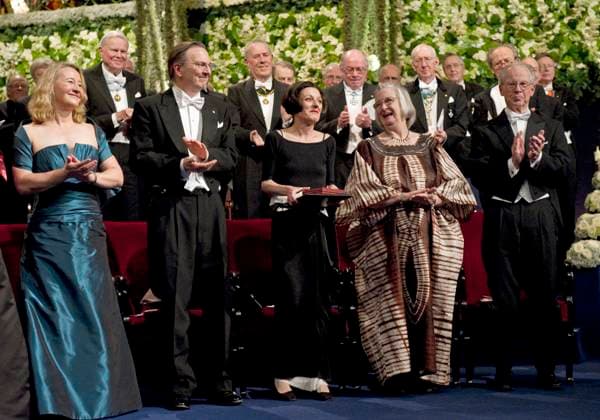 STOCKHOLM 20091210 : Herta Müller of Germany surrounded by her fellow laureates after receiving the Nobel Prize in Literature at a prizegiving ceremony in Stockholm Concert Hall, Stockholm, Sweden, Dec. 10, 2009. STOCKHOLM SVERIGE x10030x *** STOCKHOLM 20091210 Herta Müller of Germany surrounded by her fellow laureates after receiving the Nobel Prize in Literature at a prizegiving ceremony in Stockholm Concert Hall, Stockholm, Sweden, Dec 10, 2009 STOCKHOLM SVERIGE x10030x  Copyright: xJONASxEKSTRÖMERx xTTx NOBEL 2009 KONSERTHUSET
