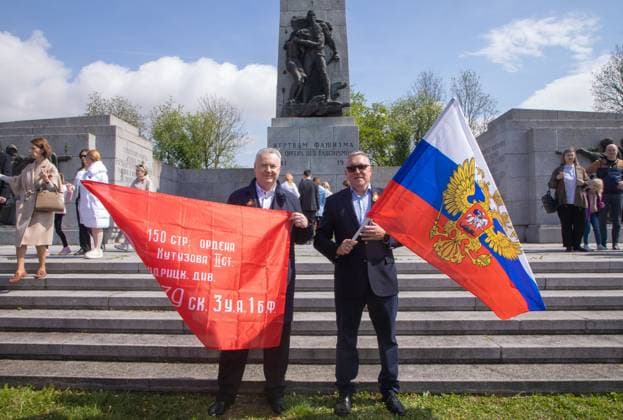 News Themen der Woche KW18 News Bilder des Tages Austria WWII Mauthausen Commemoration Ceremony 8426090 06.05.2023 Alexander Lukashevich, the Permanent Representative of Russia to the OSCE, and Dmitry Lyubinsky, the Ambassador of Russia to Austria, take part in a ceremony honoring the victims of Nazism at the memorial complex on the site of the Mauthausen concentration camp, in Linz, Austria. Stringer Sputnik Austria  Copyright: xStringerx