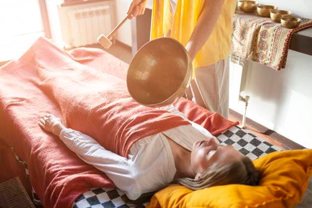 Tibetan singing bowls in sound therapy in spa center Tibetan singing bowl in sound therapy ,model released, Symbolfoto Copyright: xZoonar.com Aleksey_Semykinx+7(996)4187859x 19866036 ,model released, Symbolfoto ,property released