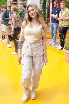 Marie Reim bei der ARD Show Immer wieder sonntags am 7.05.2023 im Europapark in Rust Start von Immer wieder Sonntags in der ARD *** Marie Reim at the ARD show Immer wieder sonntags on 7 05 2023 in the Europapark in Rust Start of Immer wieder Sonntags on ARD 