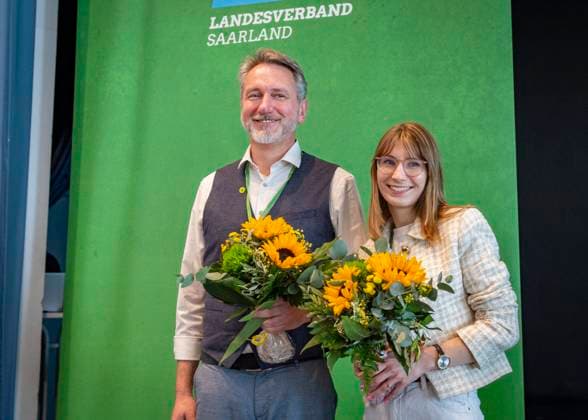 News Themen der Woche KW18 News Bilder des Tages Zum Landesparteitag 2023 lädt am Sonntag (07.05.2023) der Landesverband Saarland der Partei Bündnis 90 Die Grünen ins Kulturzentrum Saalbau nach Homburg (Saar). Dabei wird unter anderem ein neuer Landesvorstand gewählt. Im Bild: Volker Morbe und Jeanne Dillschneider sind die neuen Landesvorsitzenden der Grünen Saar. *** To the national party conference 2023 loads on Sunday 07 05 2023 the regional organization Saarland of the party Alliance 90 the Greens in the cultural center Saalbau to Homburg Saar Among other things a new regional executive committee is selected In the picture Volker Morbe and Jeanne Dillschneider are the new regional chairmen of the Greens Saar bub