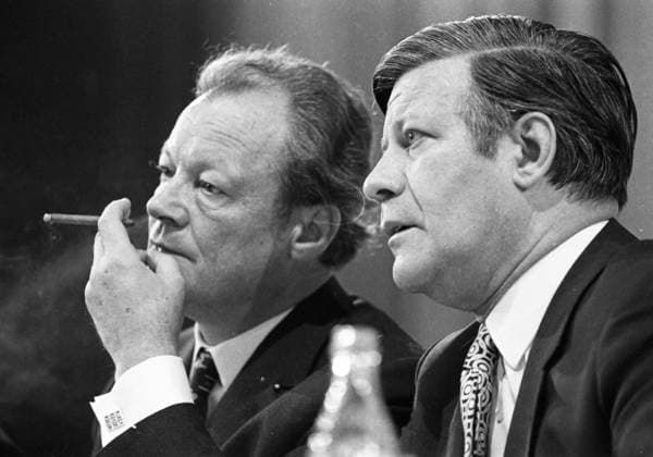 Persönlichkeiten aus 1965-71 DEU, Deutschland, Dortmund: Persönlichkeiten aus der Politik, Wirtschaft und Kultur aus den Jahren 1965-71. Helmut Schmidt ( SPD) Kanzler später gest. 2015 mit Willy Brandt DEU, Germany, Dortmund: Personalities from politics, business and culture from the years 1965-71. NRW *** Personalities from 1965 71 DEU, Germany, Dortmund Personalities from politics, business and culture from the years 1965 71 Helmut Schmidt SPD Chancellor later gest 2015 with Willy Brandt DEU, Germany, Dortmund Personalities from politics, business and culture from the years 1965 71 NRW