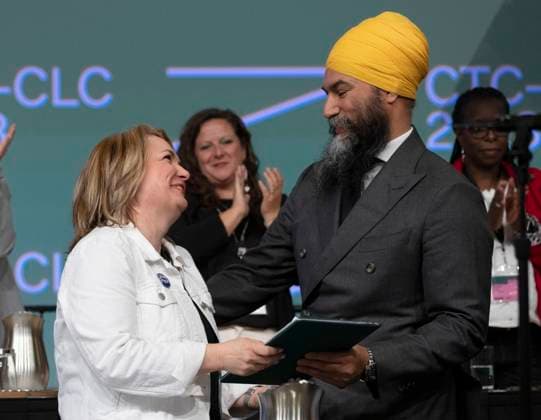 May 8, 2023, Montreal, PQ, Canada: Canadian Labour Congress president Bea Bruske thanks NDP Leader Jagmeet Singh after his speech at the opening of the Canadian Labour Congress convention in Montreal, Monday, May 8, 2023. Montreal Canada  - ZUMAc35_ 20230508_zaf_c35_024 Copyright: xRyanxRemiorzx