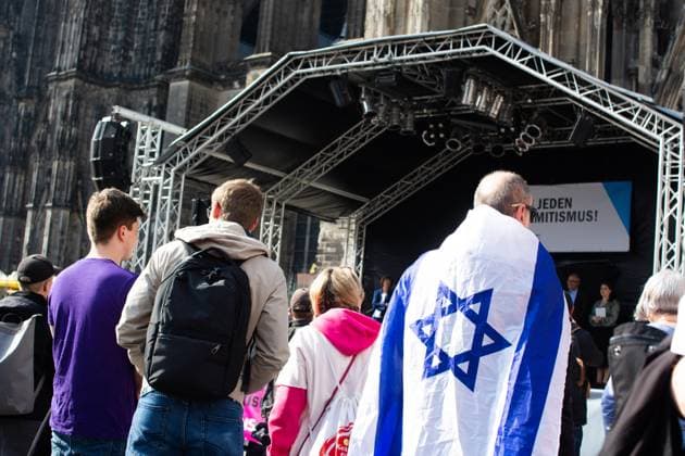 Rally Against Roger Waters Concert In Cologne a hundred people gather in front of Dom Cathedral and protest against Roger Waters s concert in Cologne, Germany on May 8, 2023 as he was accused of by frankfurt counceil of being antisemite and long standing of opponent of Israel as apartheid state Cologne Germany  Copyright: xYingxTangx originalFilename: tang-notitle230508_npRpn.jpg