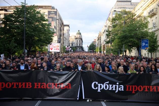 Bilder des Jahres 2023, News 05 Mai News Themen der Woche KW19 News Bilder des Tages Serbien, Protestdemonstration vor der Nationalversammlung in Belgrad Protest Serbia against violence in Belgrade Protest Serbia against violence in reaction to recent mass shootings that have shaken the country, was held in front of the National Assembly, in Belgrade, Serbia, May 8, 2023. ArminxDurgut PIXSELL