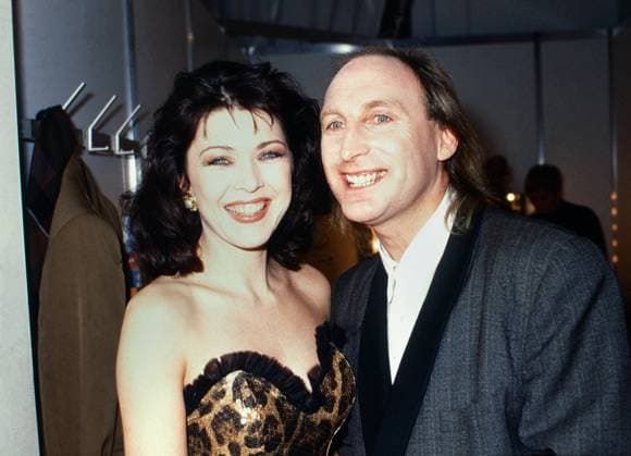 Schauspielerin Anja Kruse und Komiker Otto Waalkes bei der Verleihung der Goldenen Kamera in Berlin, Deutschland 1990. Copyright: HartwigxValdmanis Nur redaktionelle Nutzung. Editorial usage only. VAL_720001074